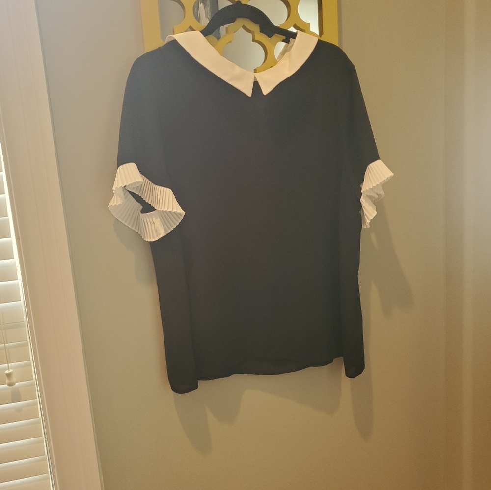 Super cute blouse for work or fun..